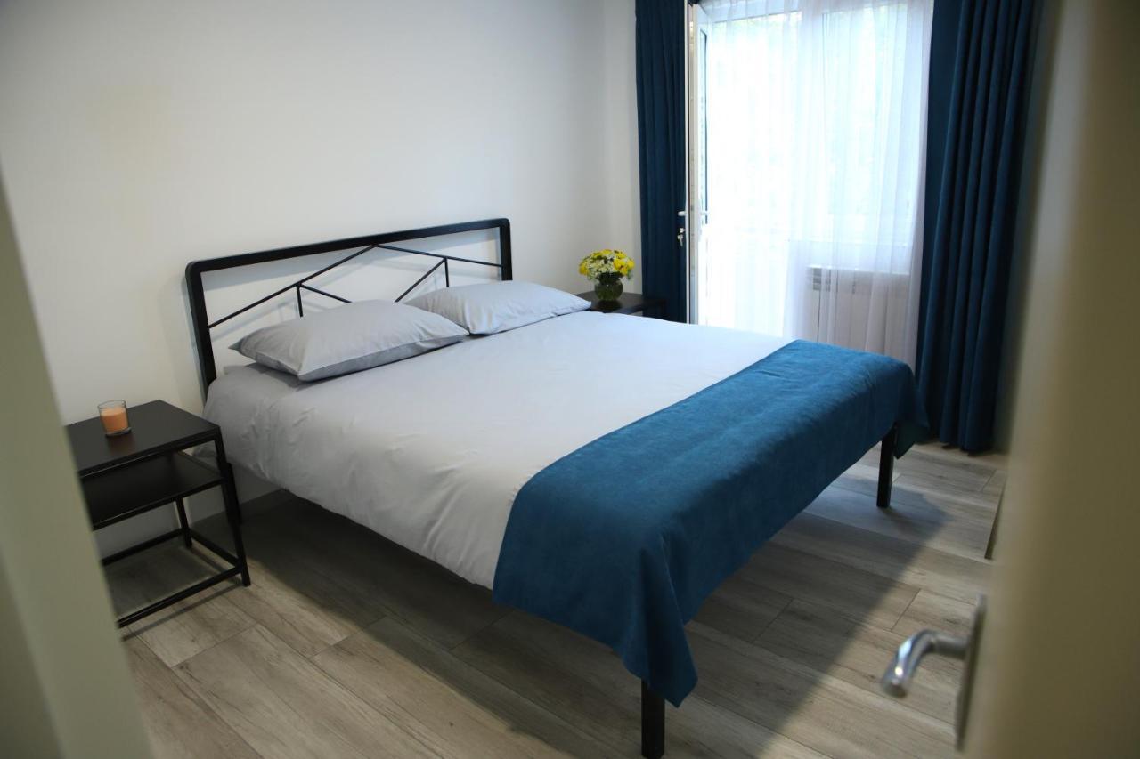 Central Guesthouse גיומרי מראה חיצוני תמונה